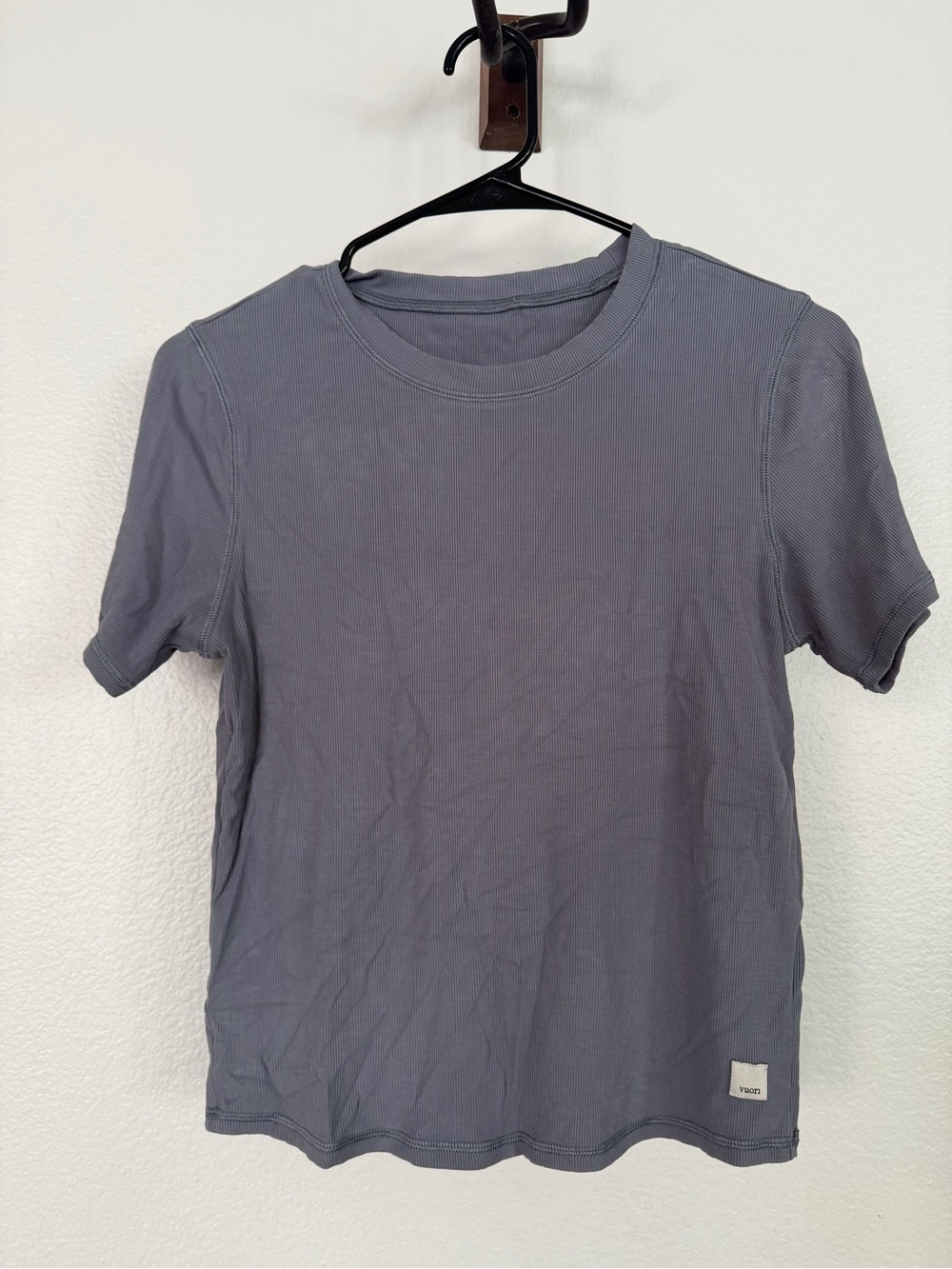 Vuori Short Sleeve snug fit top in Washed Gray